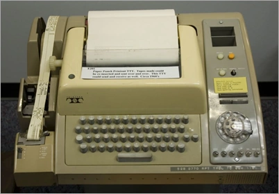 최초의 터미널 장치, TTY (teletypewriter)